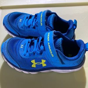 Boys Youth Under Armour Size 12 Shoes